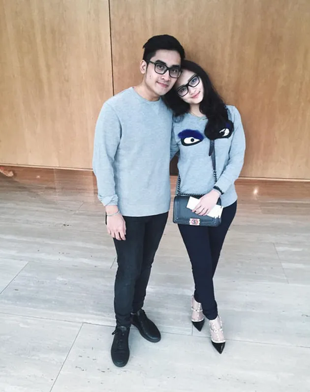 FOTO: MAKIN MESRA SAMA PACAR, TOMMY MANTAN AUREL SIAP MENIKAH