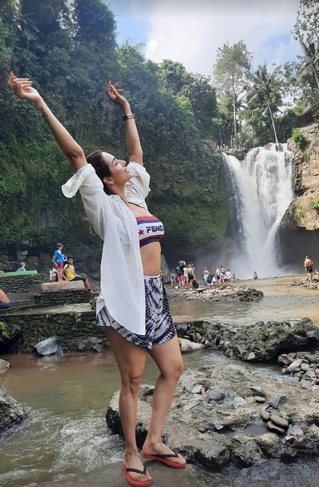 PHOTO Malaika Arora Vacationing in Bali, Enjoying the Beauty of the Beach and the Tranquility of Ubud