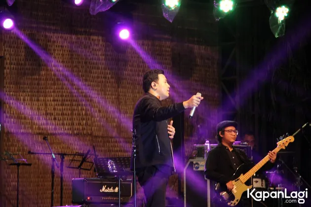 Hingga penampilan Tulus yang menutup hari pertama Malang Jazz Festival dan meninggalkan kesan yang romantis di tengah udara sejuk kota Malang.
