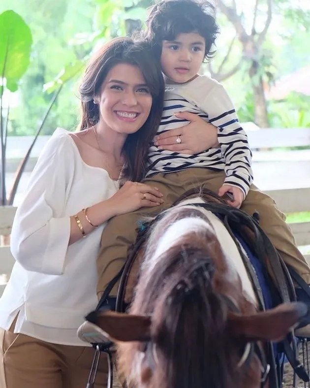 Seleb Mama Hits