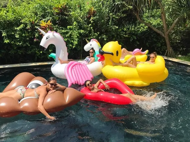 Rini Yulian &amp; Suami liburan