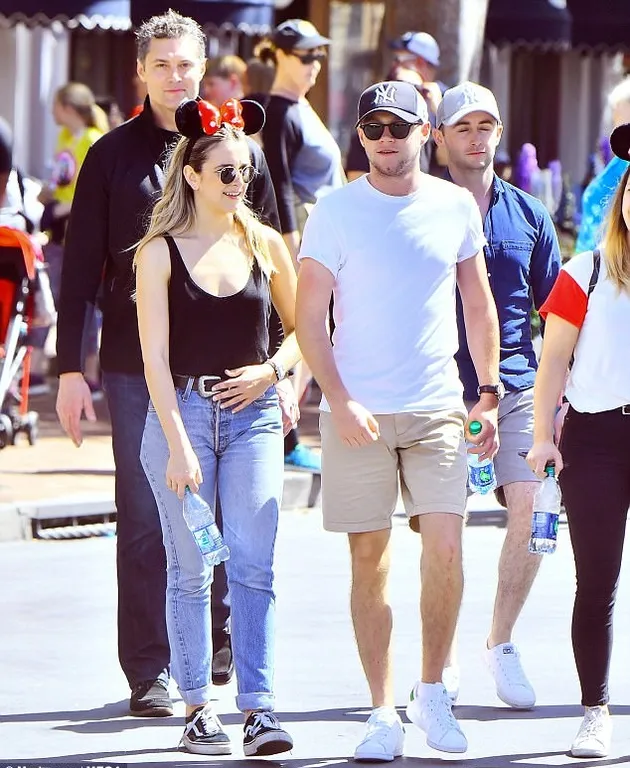 Niall Horan Kencan di Disneyland