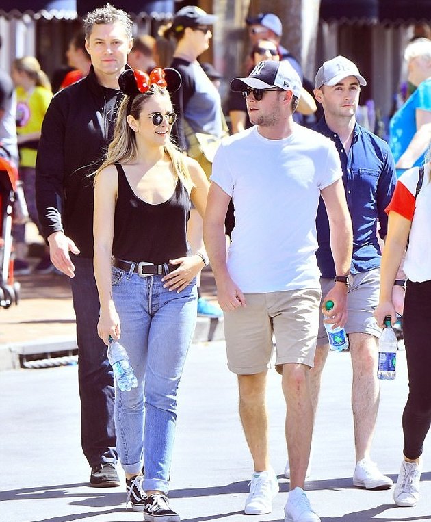 Niall Horan Kencan di Disneyland