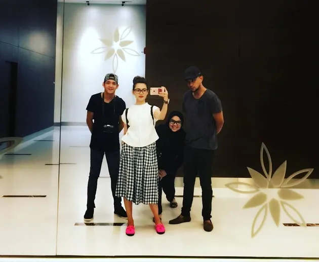 Rina Nose &amp; Fakhrul Razi Liburan