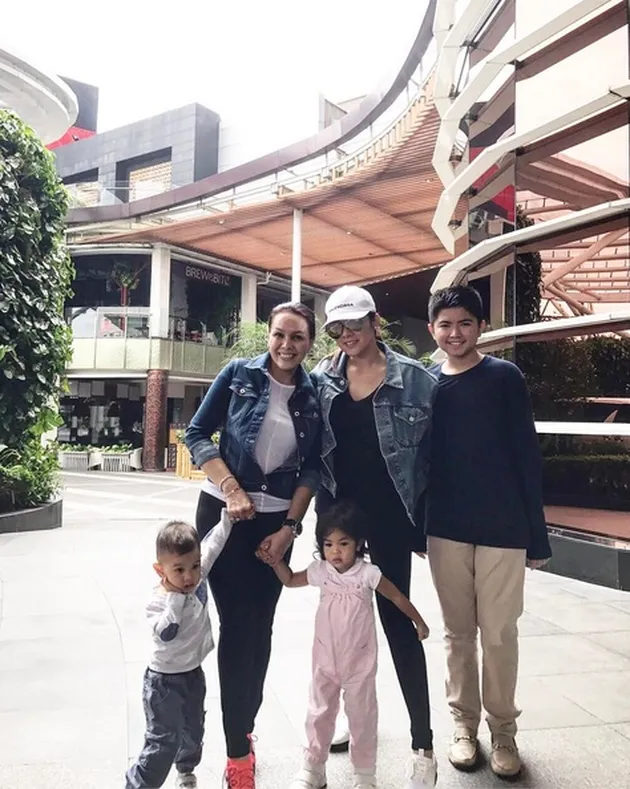 Keluarga Olla Ramlan