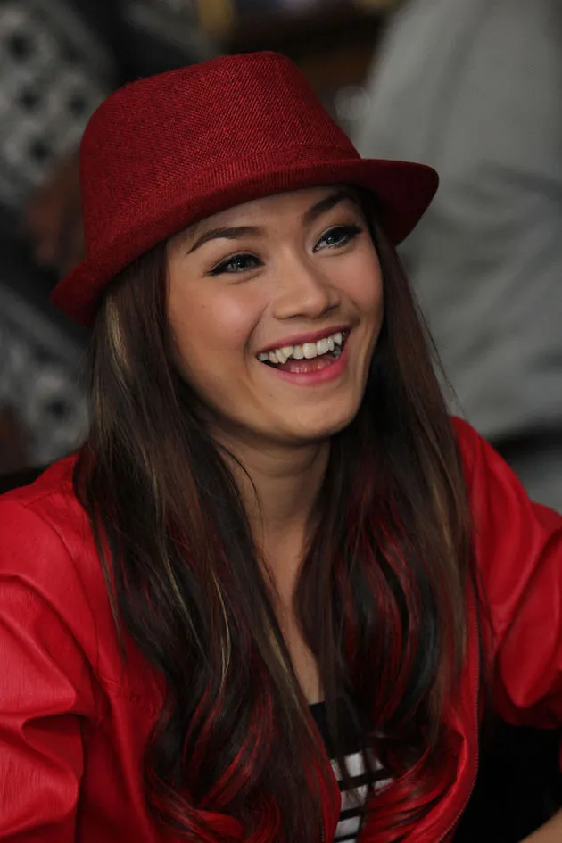 artis cantik, gingsul, artis indonesia, gigi gingsul