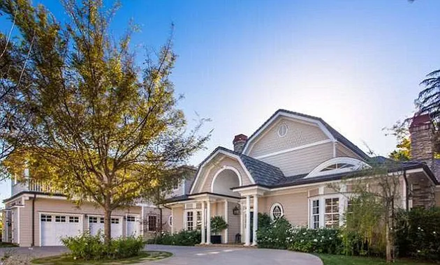 FOTO: Mansion 10 Juta Dollar Milik Jessica Alba di Beverly Hills