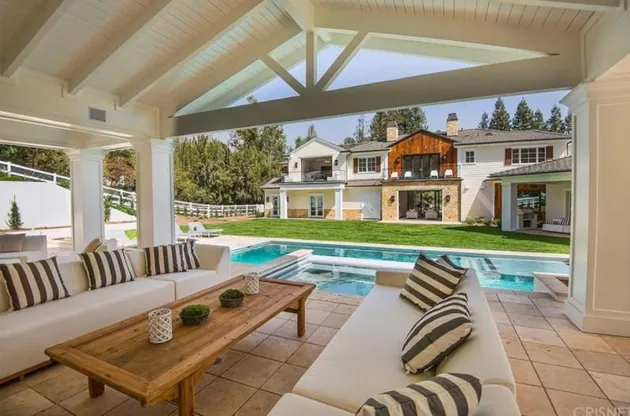 Mansion Baru The Weeknd - Selena Gomez