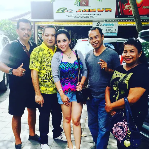 regina andriane saputri, farhat abbas