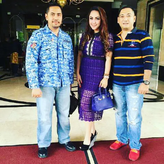 regina andriane saputri, farhat abbas