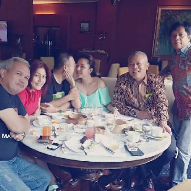 regina andriane saputri, farhat abbas