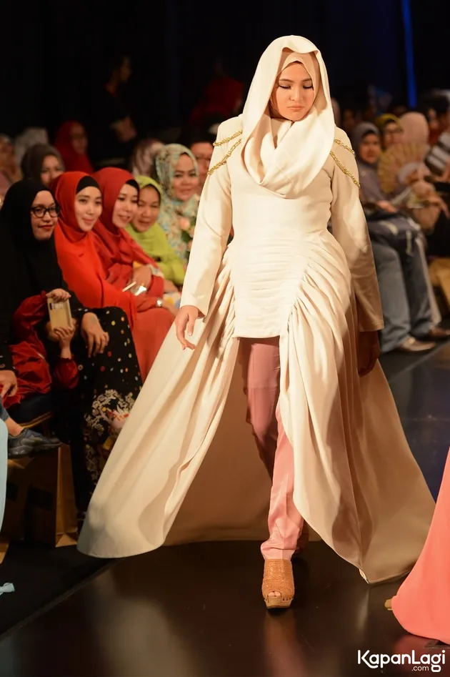 FOTO: MARSHANDA KEMBALI BERHIJAB DI IFW 2016, CANTIK 