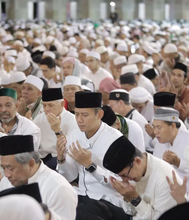 FOTO: Masa Tenang Pilkada, Annisa Pohan - Suami Beribadah Umrah