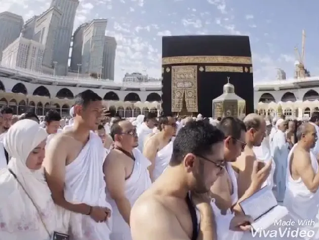 FOTO: Masa Tenang Pilkada, Annisa Pohan - Suami Beribadah Umrah