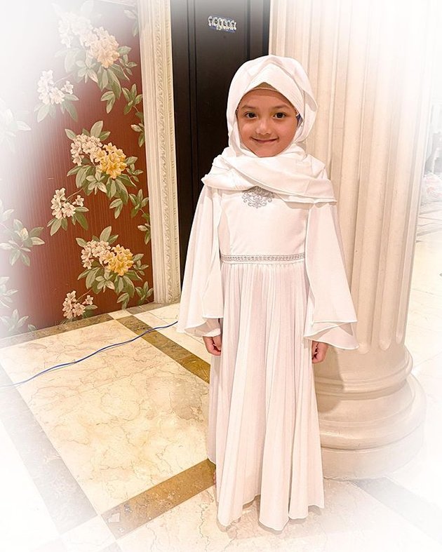 PHOTO: Still Young, Arsy Putri Anang - Ashanty Has Been Diligently Wearing Hijab During Ramadan