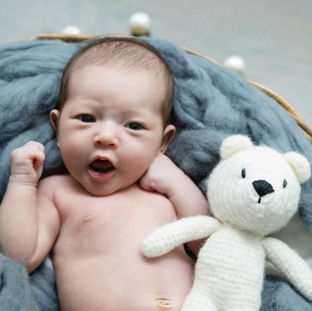 FOTO: Baby Alita, Anak Lucu Alice Norin Yang Bermata Abu ...