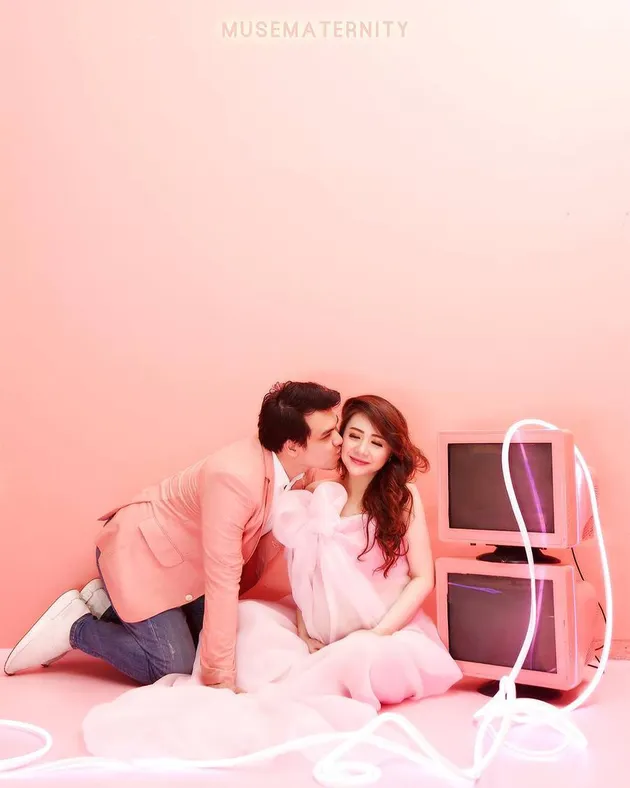 Maternity Shoot Ryn Eks Chibi