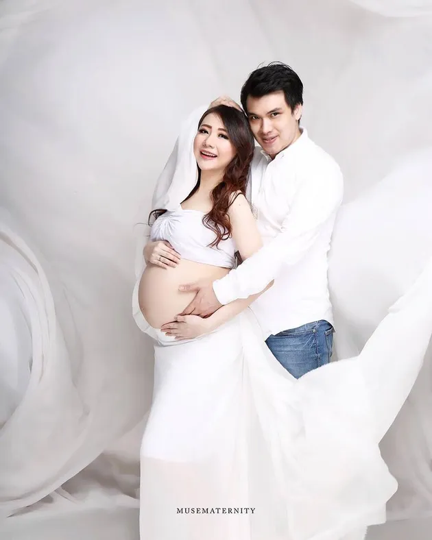 Maternity Shoot Ryn Eks Chibi