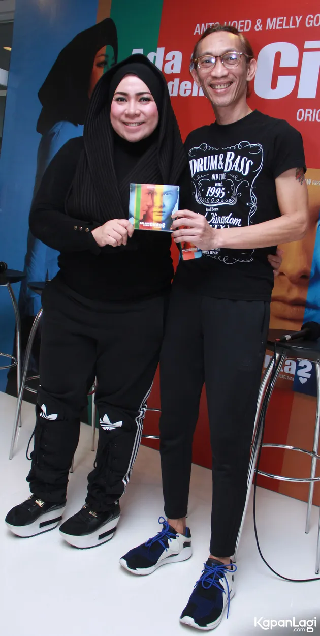 Melly Goeslaw dan Anto Hoed telah sukses rampung mengerjakan sountrack film untuk AADC 2.