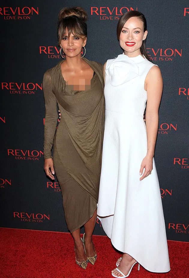 Halle Berry Saat \'Pamer\' Ketiak Basah