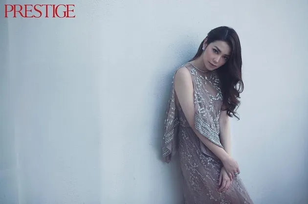 Fashion klasik dan elegan ala Velove Vexia