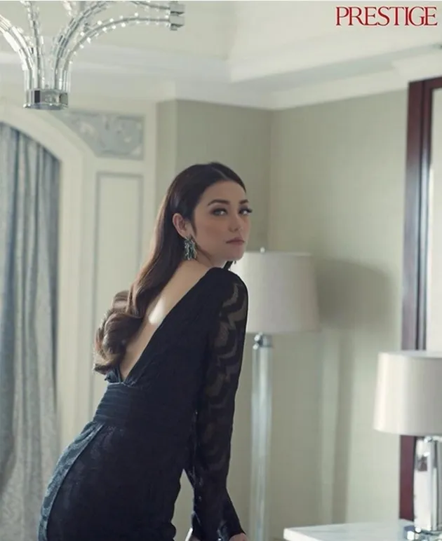 Fashion klasik dan elegan ala Velove Vexia