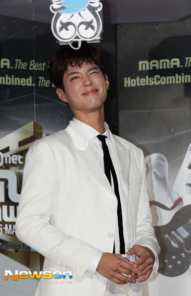 Men In Suit MAMA 2016