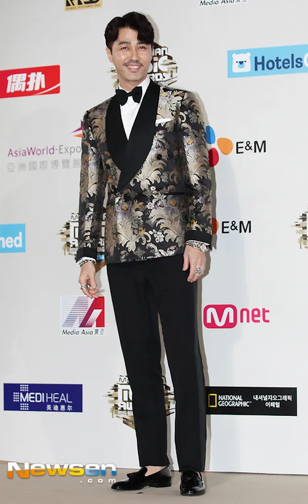 Men In Suit MAMA 2016