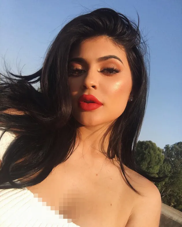 Kylie Jenner Implan Payudara
