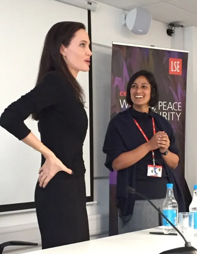 Angelina Jolie Mengajar S2