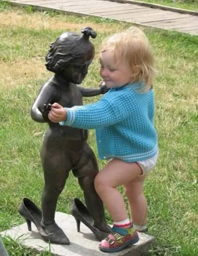 foto patung bergaya ala manusia