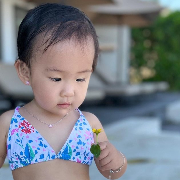 Adorable Photos of Jemima, the Second Child of Badminton Player Marcus Gideon, So Cute When Wearing a Bikini