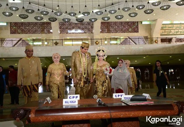 FOTO: MENIKAHI TIARA DEWI, LUCKY HAKIM NAIK SEPEDA DARI 