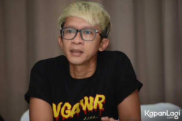 Ditemui saat media gathering film NGAWUR, kawasan Bangka, Jakarta Selatan, Kamis (13/7), Aming mengaku kalau ia merasa yang terjadi tidak adil baginya. Ia ingin segala hal tentang Evelyn cepat kelar.