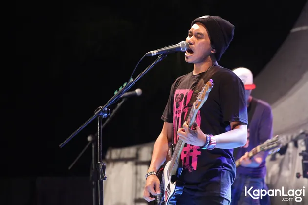 Mereka membawakan 17 lagu dalam kesempatan ini. Mulai dari album pertama mereka 'SOUNDTRACK FOR YOUR LIFE' hingga yang terbarunya, 'MEREKAM JEJAK'.