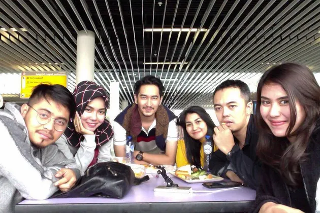 Jeje &amp; Syahnaz Liburan Bareng di Prancis