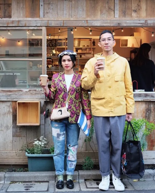 Foto Mesra Andien dan suami