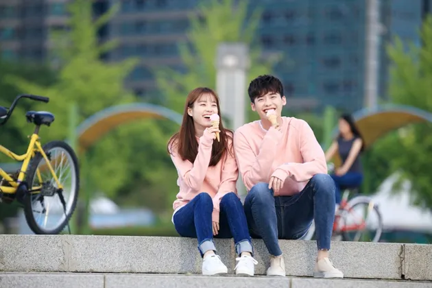 Lee Jong Suk - Han Hyo Joo drama W