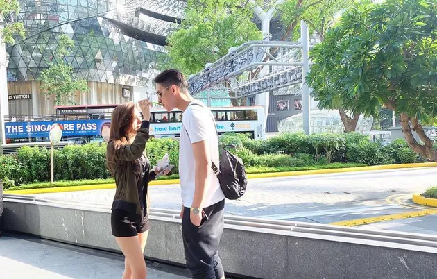 foto kemesraan Rica Andriani - Daniel Wenas
