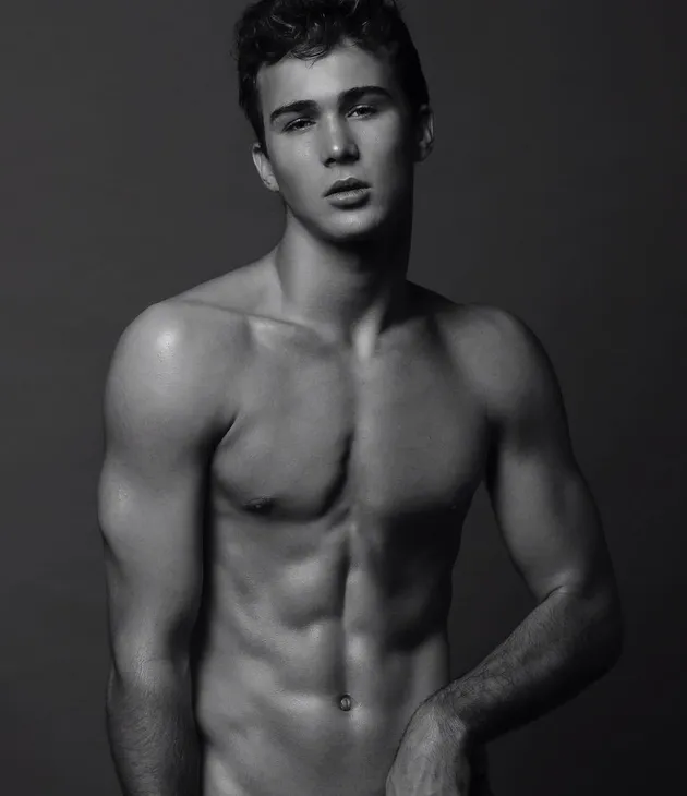 Valerie Thomas - Model Bule Ganteng