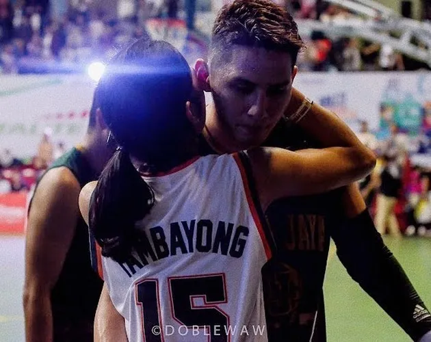 FOTO MESRA YANG DIUNGGAH SELEB DI VALENTINE, JOMBLO AWAS  FOTO MESRA YANG DIUNGGAH SELEB DI VALENTINE, JOMBLO AWAS