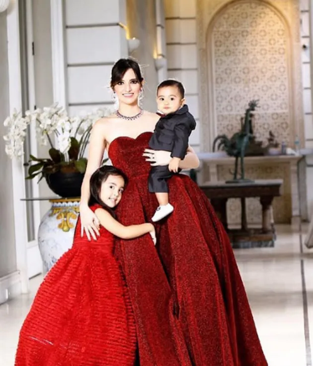 FOTO: Mikhayla, Putri Nia Ramadhani Bergaya Cantik Bak Model!