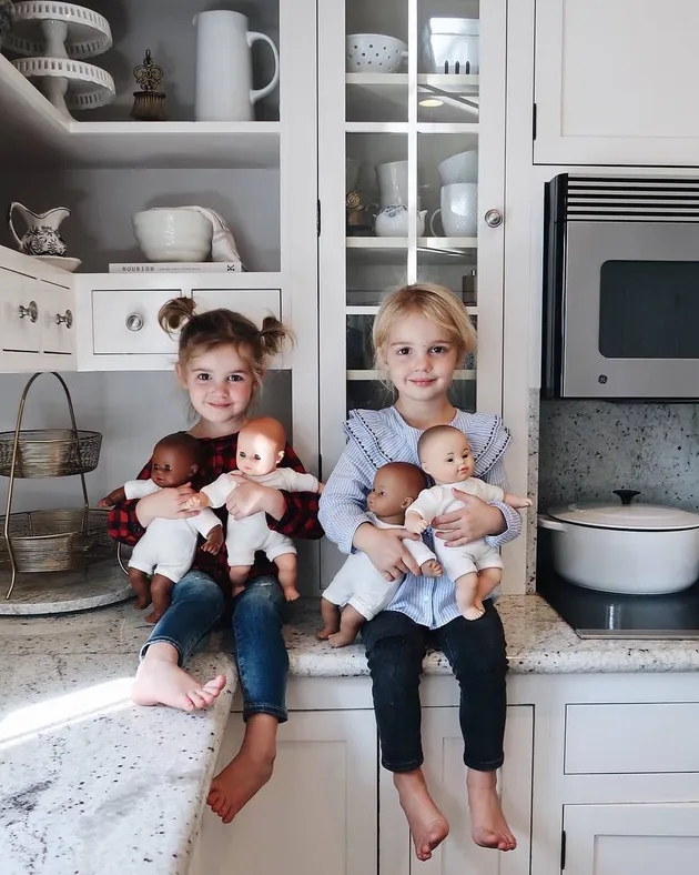Mila Emma Twins