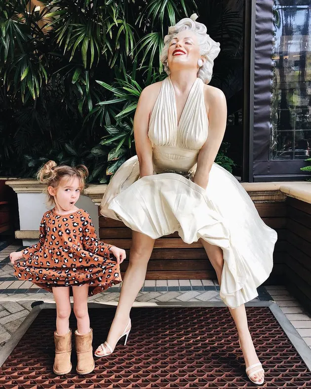 Mila Emma Twins