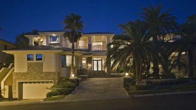 barang aneh, barang unik, foto nicolas cage, barang nicolas cage