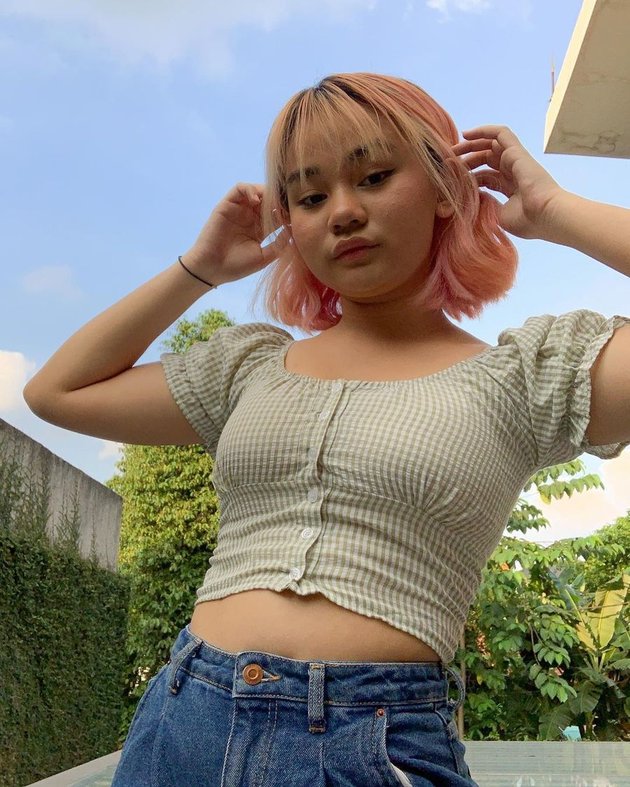 Photo of Mima Shafa, Mona Ratuliu's First Child, Super Cute at 18 and Likes to Change Hair Color