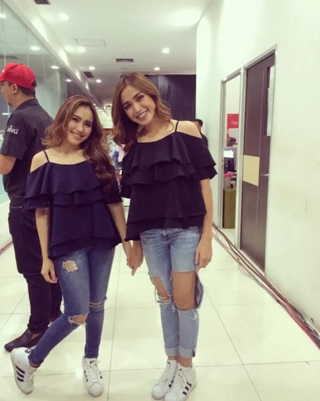 Ayu Ting Ting & Jessica Iskandar Saudara Kembar