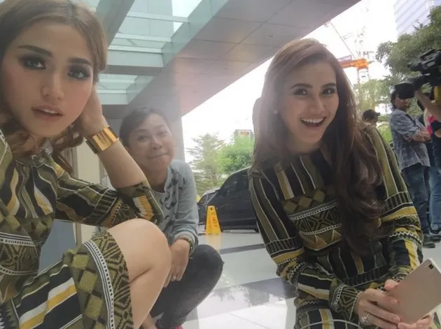 Ayu Ting Ting & Jessica Iskandar Saudara Kembar