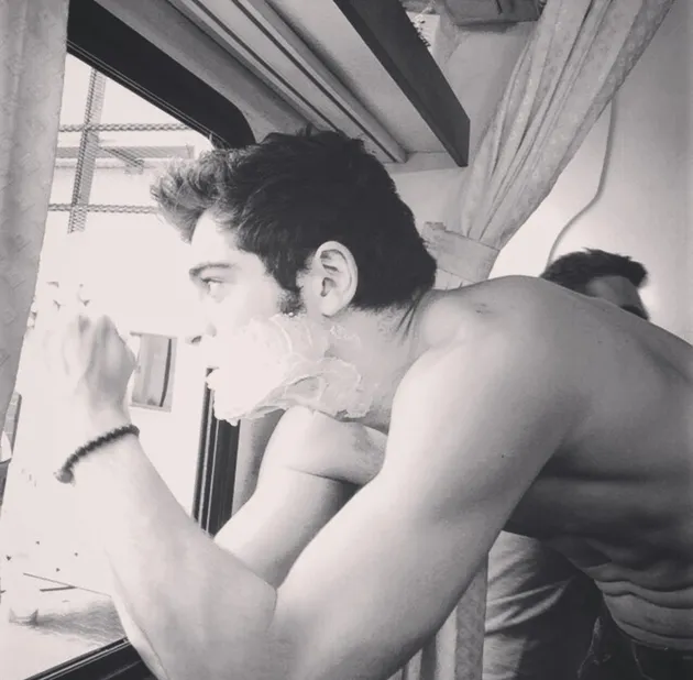 Burak Deniz, Mirip Zayn Malik