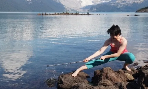 Momen Absurd Tongsis